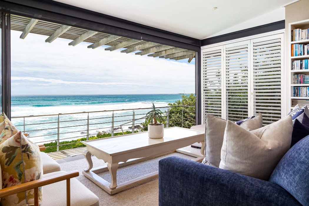 Villa Misty Cliffs — Wake at the water's edge.