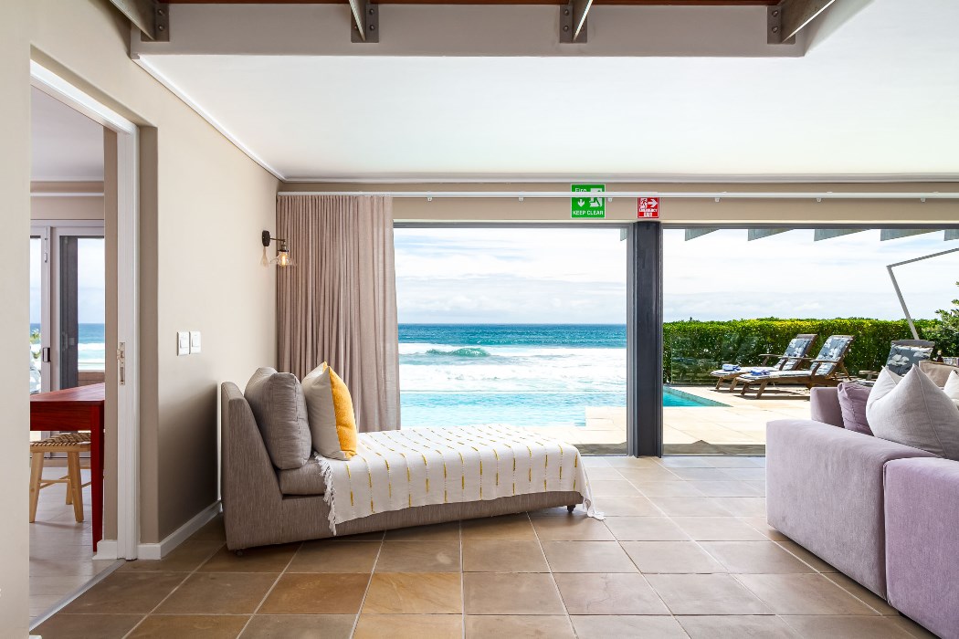 Villa Misty Cliffs — A room that keeps everyone close.